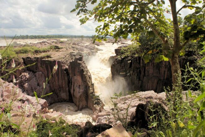 Half-Day Tour to Raneh Waterfalls and Khajuraho Temples - Inclusions