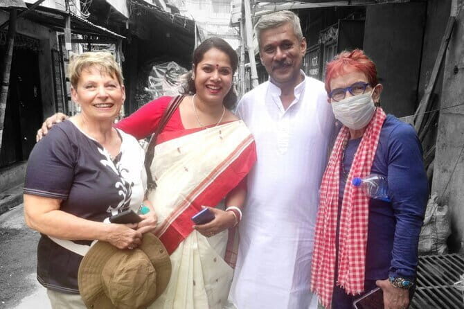 Half Day Tour to the Flower Market and Howrah Bridge in Kolkata - Transportation and Group Dynamics