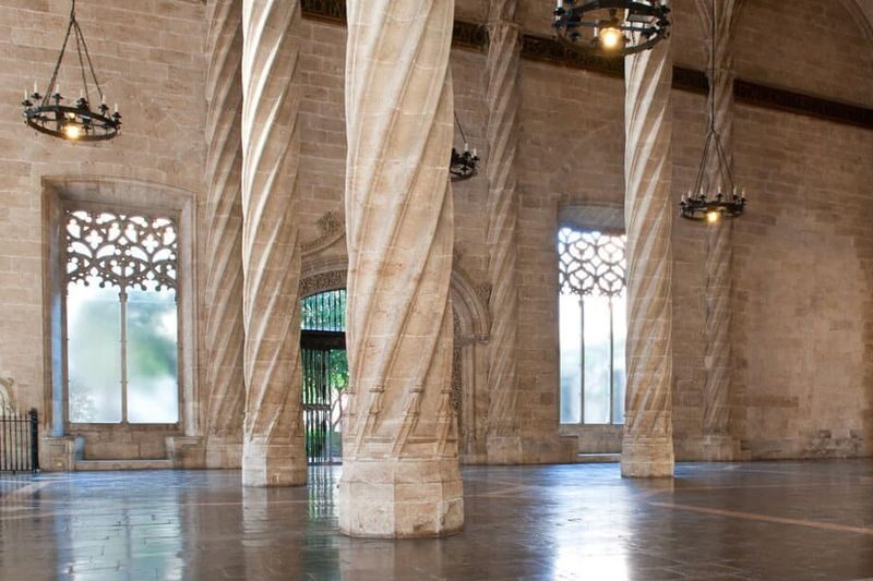 Half-Day Valencia Architecture & Culture Experience - The alleys are part of the point
