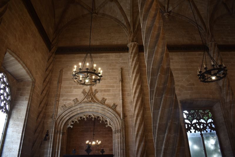 Half-Day Valencia Architecture & Culture Experience - A lively guide is the main value