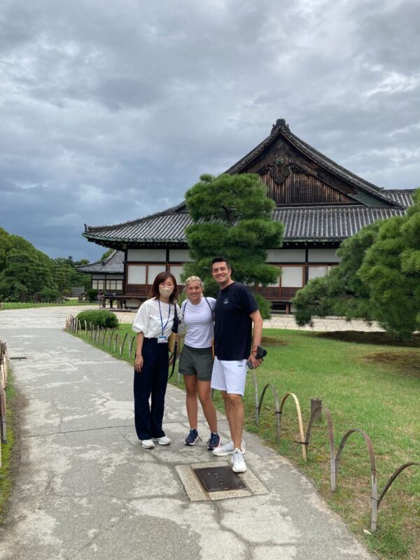 Half Day Walking Tour of Kyoto - Kiyomizu Temple, Gion and Nishiki Market - Yasaka Shrine: the scheduled finish