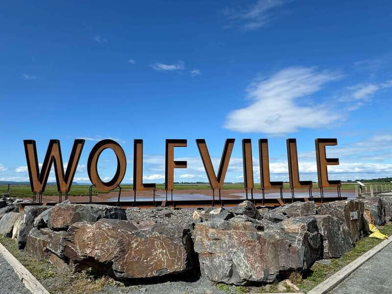 Halifax: Peggy's Cove, Lunenburg, and Annapolis Valley Tour - The Guides: Knowledgeable, Approachable, and Fun