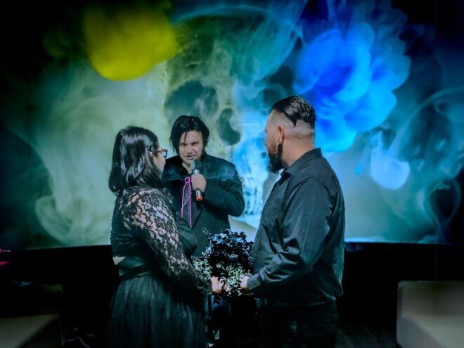 Halloween Haunted Wedding or Vow Renewal Photography - Unique Ideas for Haunted Wedding Decorations