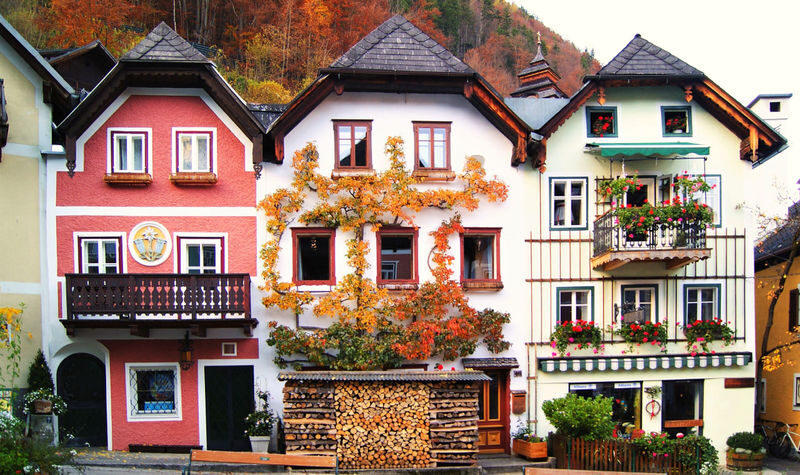 Hallstatt Full-Day Tour with Castle Ort - A guided coach trip, not a guided tour at every stop