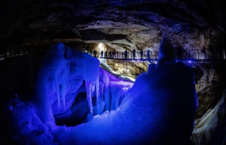 Hallstatt & Ice Cave & 5 Fingers Private Tour From Salzburg - Good To Know