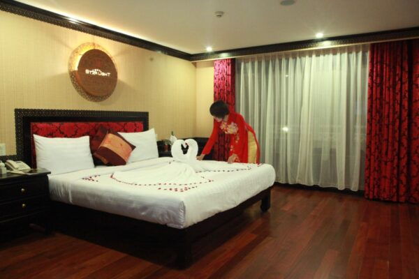 Halong Bay: 2-Day 5-Star Cruise With Kayak - Itinerary and Activities