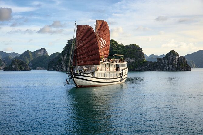 Halong Bay 2 Days Cruise From Hanoi With Transfer and Meals - Meeting and Pickup