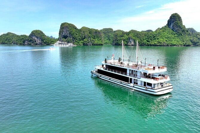 Halong Bay Cruise with Jacuzzi Lunch and Limousine - Introduction