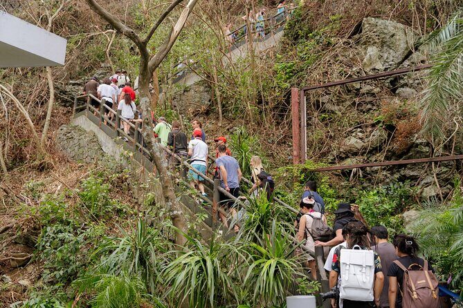 Halong Bay Cruise with Jacuzzi Lunch and Limousine - FAQs