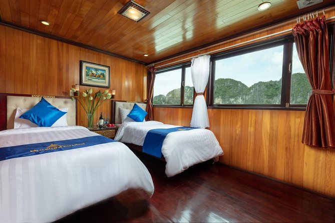 Halong Bay Deluxe Cruise 2 Days/ 1 Night: Kayaking, Titop Island, Surprise Cave - Date and Travelers