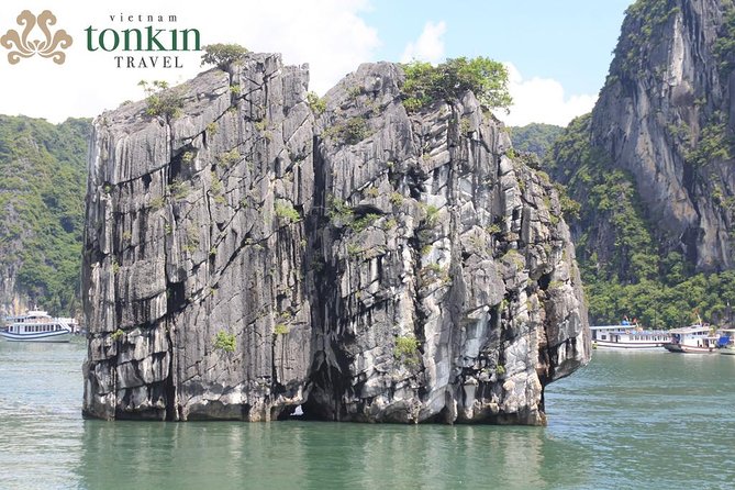 Halong Bay Deluxe Cruise 2 Days/ 1 Night: Kayaking, Titop Island, Surprise Cave - Meeting, Pickup, and Cancellation
