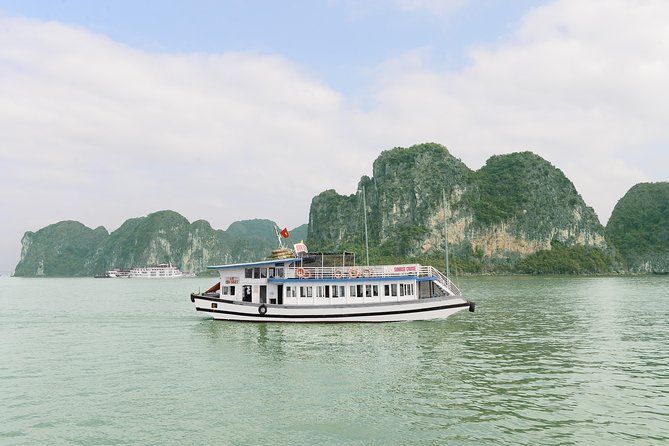 Halong Bay Full Day Tour With Kayaking and Seafood Lunch From Hanoi - Meeting Points and Location