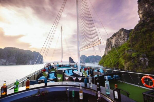 Halong Bay Luxury Daycruise/Lunch, Kayak, Cave, Titov Island - What to Bring
