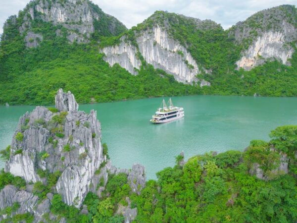 Halong Bay Luxury Daycruise/Lunch, Kayak, Cave, Titov Island - Frequently Asked Questions