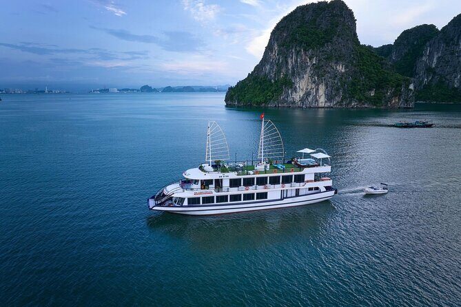 HALONG BEST SELLER -5 Star Day Cruise: Buffet Lunch and Jacuzzi - The Experience In-Depth