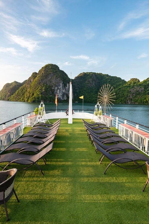 Halong Luxury Cruise Day Trip: Buffet Lunch & Limousine Bus - Included Features