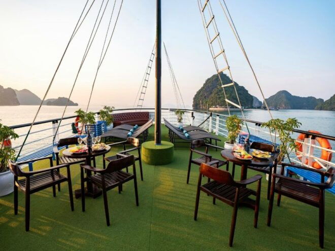 Halong Luxury Day Cruise: 4* Experience With Lunch &Kayaking - Activities and Sightseeing