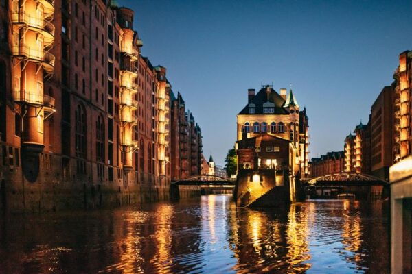 Hamburg: 1.5-Hour Evening Harbor and Speicherstadt Cruise - Common Questions