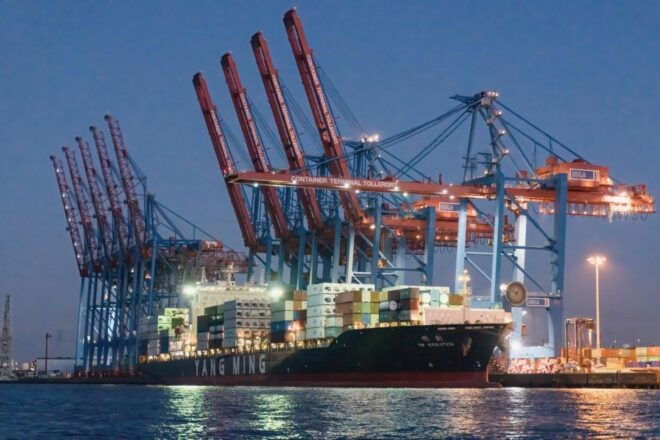 Hamburg: 1.5-Hour Evening Lights Harbour Cruise on a Ship - Full Description