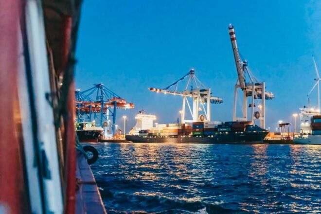 Hamburg: 1.5h Grand Harbor Evening Lights Cruise - Additional Information About the Activity