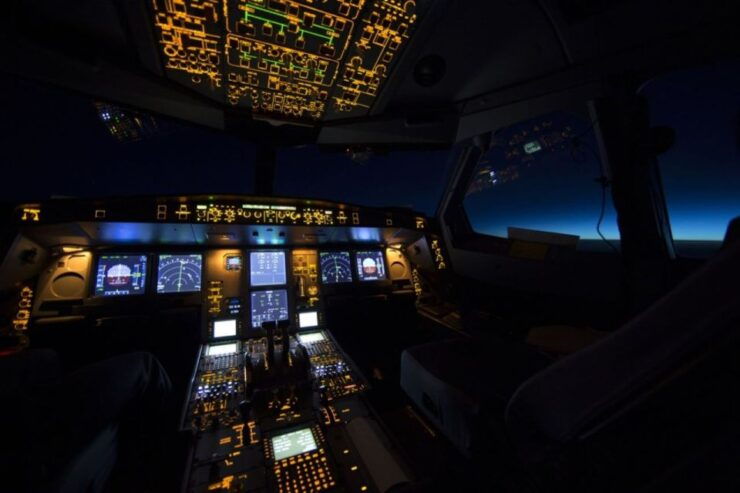 Hamburg: 1-Hour Airbus A320 Flight Simulator Private Tour - Experience