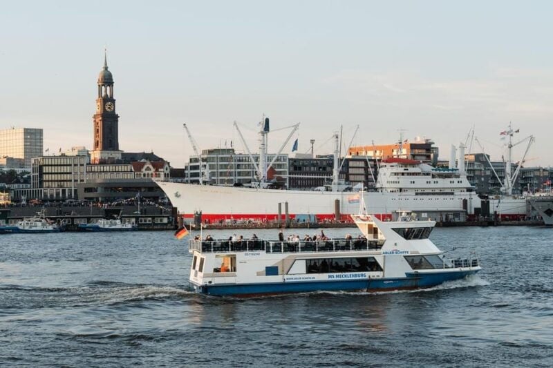 Hamburg: 1 hour harbor boat Tour Hamburg - Good To Know