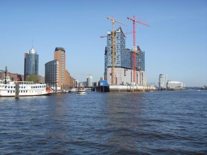 Hamburg: 1-Hour Harbor Cruise - Meeting Point