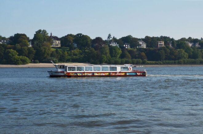 Hamburg: 1-Hour Harbor Cruise - Harbor Cruise Experience