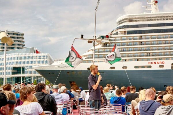 Hamburg: 1-Hour Harbor Cruise - Tips for the Tour