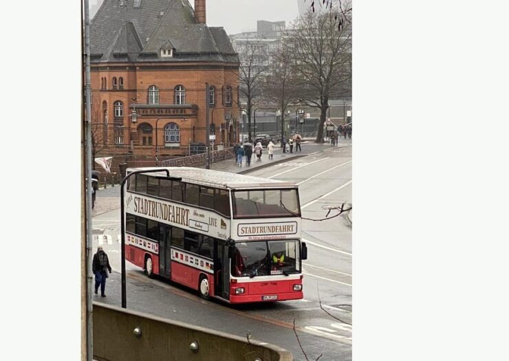 Hamburg: 1-Hour Sightseeing Bus Tour With Live Guide - Itinerary Highlights