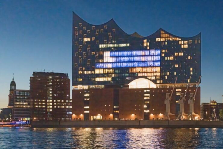 Hamburg: 1h Harbor Boat Tour With Live Commentary - Booking Details