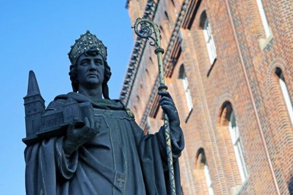 Hamburg: 2.5-Hour Private Historical Walking Tour - Pricing and Group Size