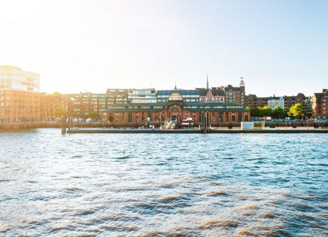 Hamburg: 2-Hour Harbor Boat Tour XXL With Live Commentary - Meeting Point