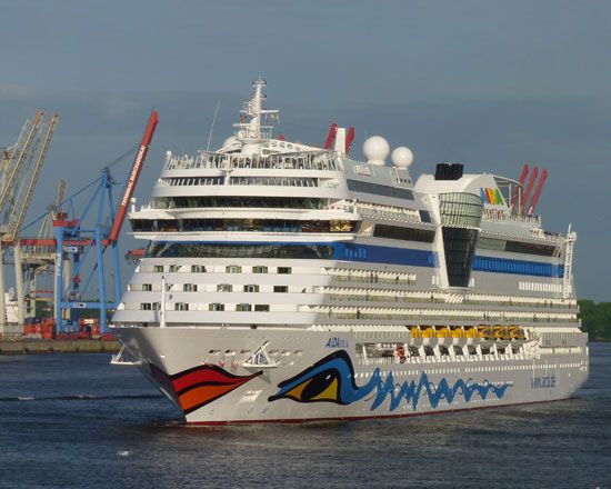 Hamburg: 2-Hour Tour Along the Elbe - Hamburg Port and Ocean Liners