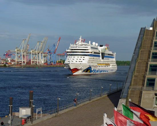 Hamburg: 2-Hour Tour Along the Elbe - The Sum Up