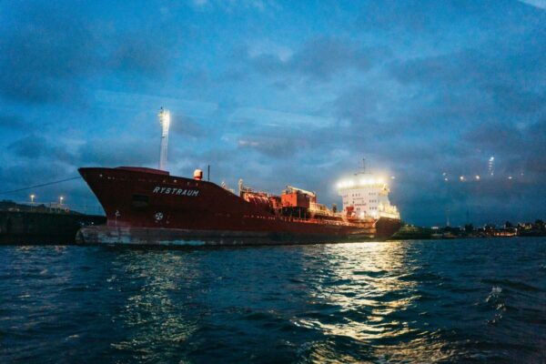 Hamburg: 90-Minute Evening Lights Harbor Cruise - Live Tour Guide and Special Tours