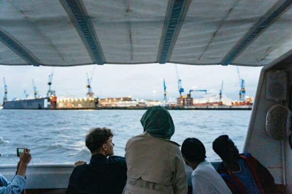 Hamburg: 90-Minute Evening Lights Harbor Cruise - Meeting Point and Important Information