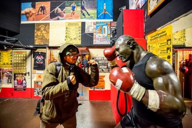 Hamburg: Adults Only Reeperbahn Tour - Inclusions