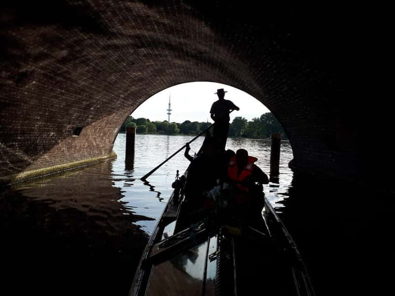 Hamburg: Alster Lake public Tour in a Real Venetian Gondola - Authentic Reviews: What Travelers Say