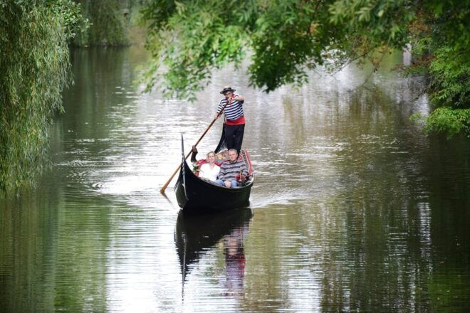 Hamburg Alster Lake Romantic Tour in a Real Venetian Gondola - Booking Information