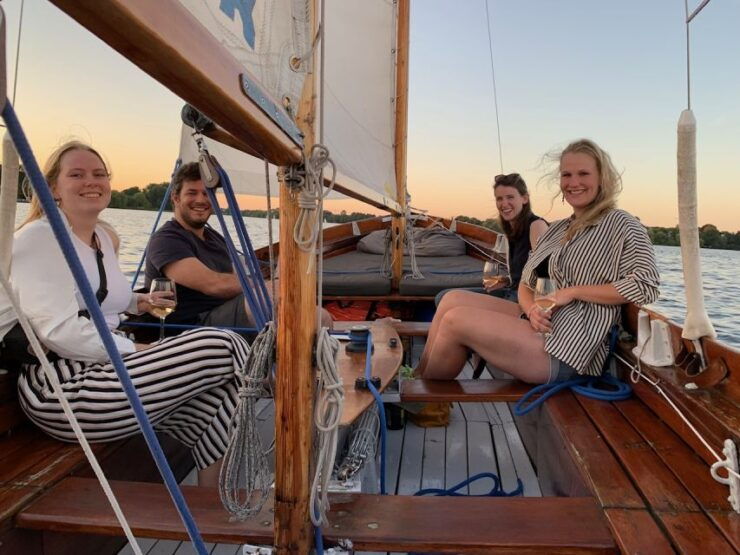 Hamburg: Alster River Sailboat Cruise With Sundowner - Experience Highlights