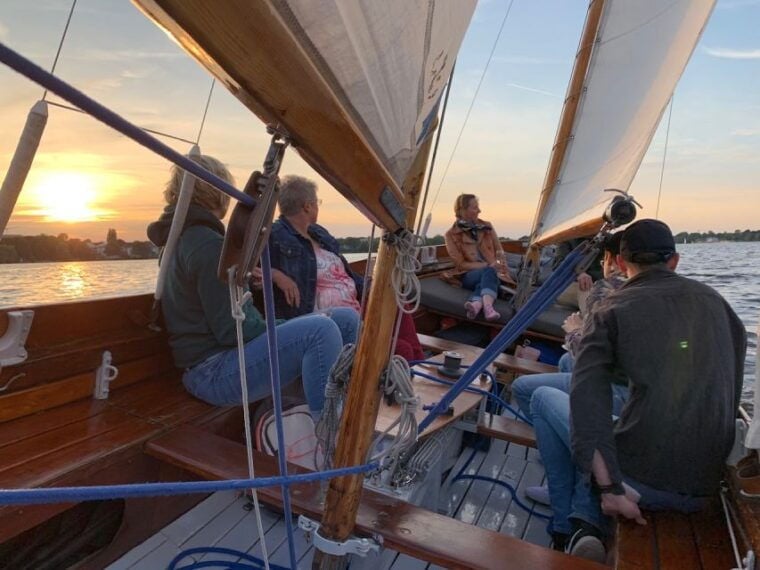 Hamburg: Alster River Sailboat Tour with Sundowner - FAQs