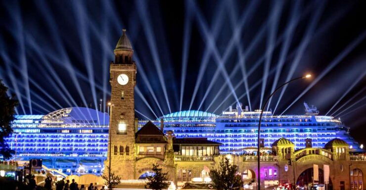 Hamburg at Night: Old Town & St Pauli Private Tour - Experience Old Town at Night
