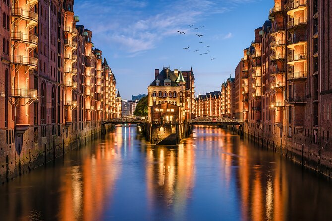 Hamburg at Night: Old Town & St Pauli Private Tour - Vibrant Nightlife in St. Pauli