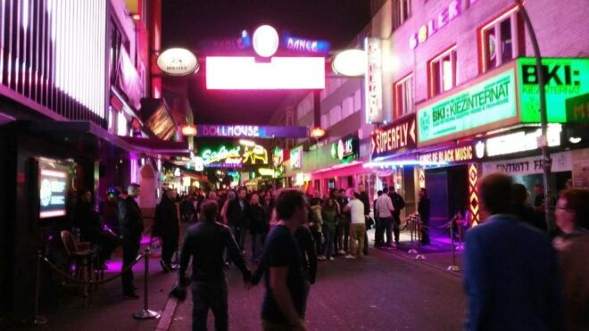 Hamburg: Bachelor(Ette) Party With Pub Crawl - Common Questions