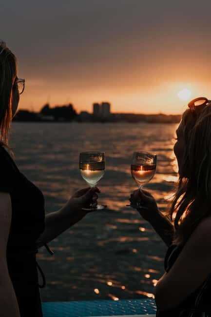 Hamburg: Cheese & Wine Cruise - An In-Depth Look at the Hamburg Cheese & Wine Cruise Experience