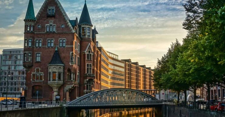 Hamburg: City Exploration Game and Tour - Experience Highlights