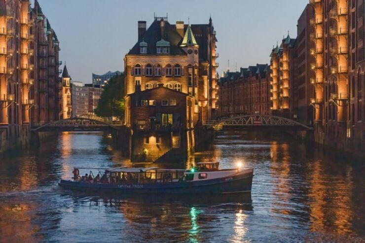Hamburg Combi: 1,5h Evening Cruise & 2h Reeperbahn Tour - Booking and Cancellation Information