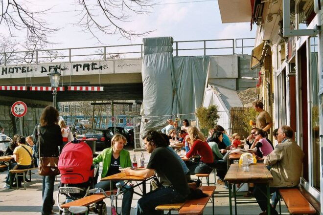 Hamburg: Downtown, Alster & Alternative Areas Bike Tour - Selecting Participants and Date