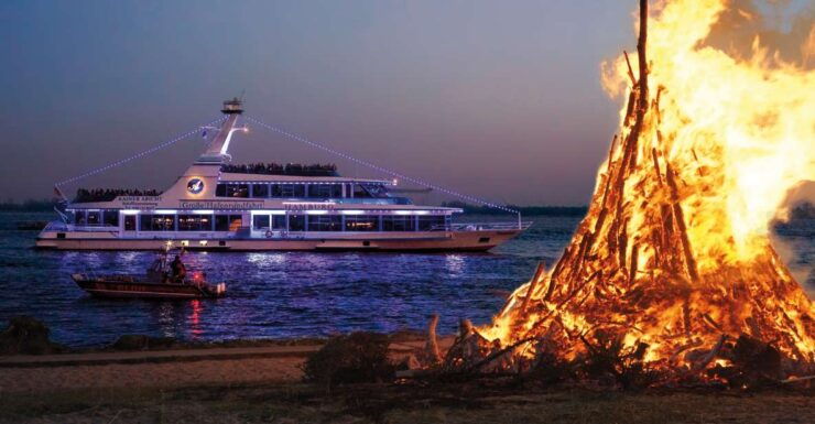 Hamburg: Easter Bonfire and Light Cruise on Easter Saturday - Activity Details